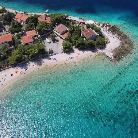Semesterbostad Beachfront Family-friendly House With Hot Tub Kanica - - 16304 *