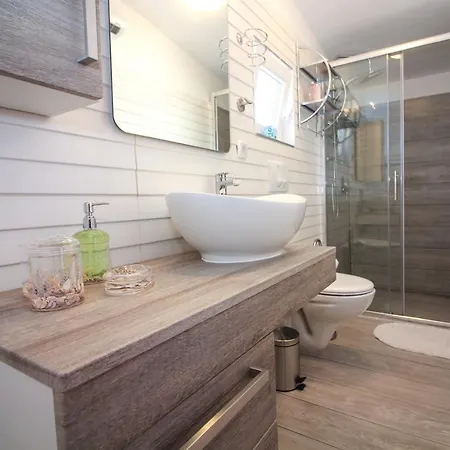 Beachfront Family-friendly House With Hot Tub Kanica - - 16304 Semesterbostad *