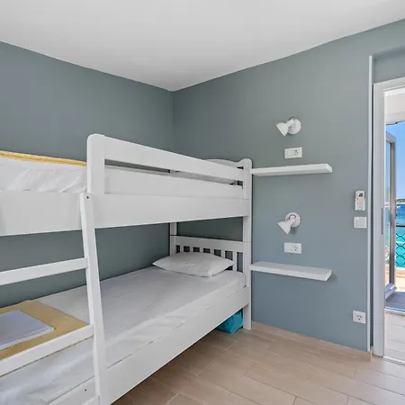 Semesterbostad Beachfront Family-friendly House With Hot Tub Kanica - - 16304 Rogoznica (Sibenik-Knin)