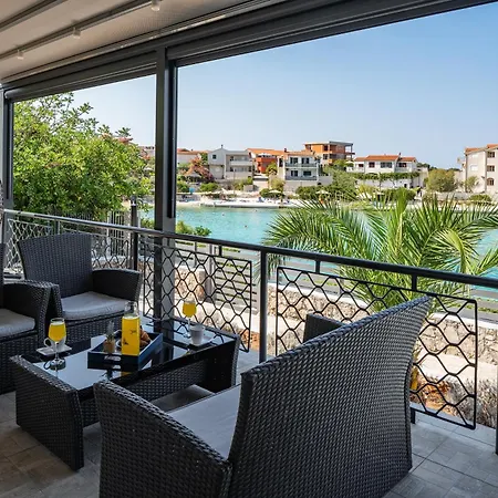 Beachfront Family-friendly House With Hot Tub Kanica - - 16304 *