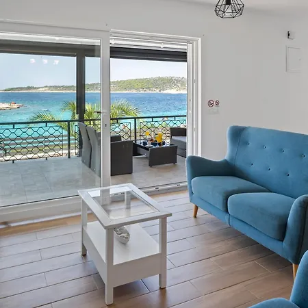 Beachfront Family-friendly House With Hot Tub Kanica - - 16304 *