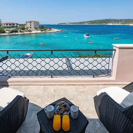 Beachfront Family-friendly House With Hot Tub Kanica - - 16304