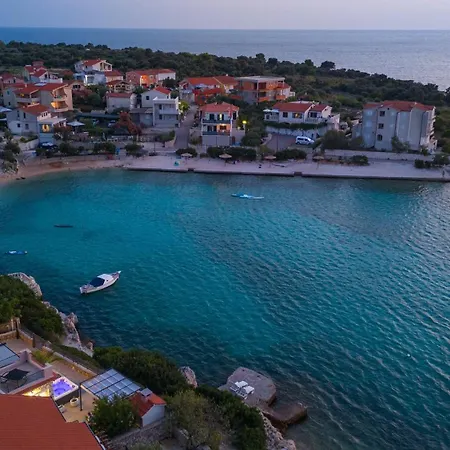 Seaside House For Families With Children Kanica, - 16304 펜션 로고즈니차