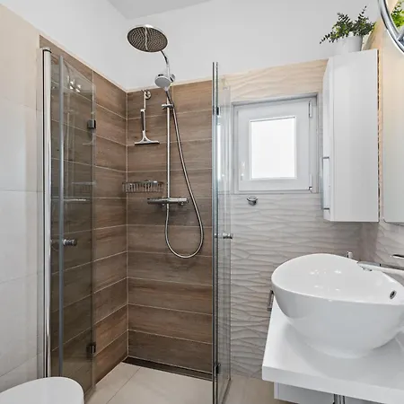 Beachfront Family-friendly House With Hot Tub Kanica - - 16304