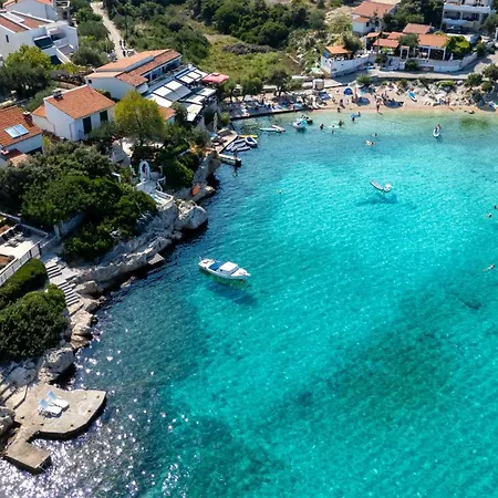 Semesterbostad Beachfront Family-friendly House With Hot Tub Kanica - - 16304 Rogoznica (Sibenik-Knin)