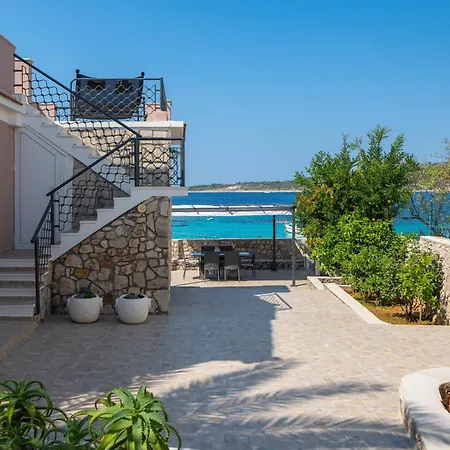 Beachfront Family-friendly House With Hot Tub Kanica - - 16304 *