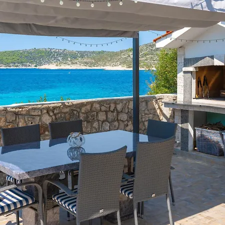 Beachfront Family-friendly House With Hot Tub Kanica - - 16304