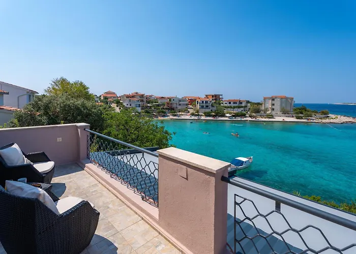 Seaside House For Families With Children Kanica, - 16304 Рогозница